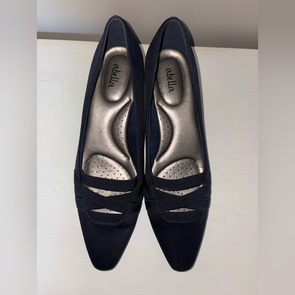 Classic Navy Pointed-Toe Kitten Heel Pumps - Picture 2 of 7